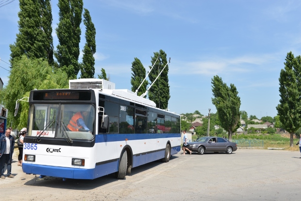 Белорусы собрали для молдаван беспроводной троллейбус
