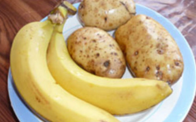 Ученые определили, кому полезны бананы и картофель