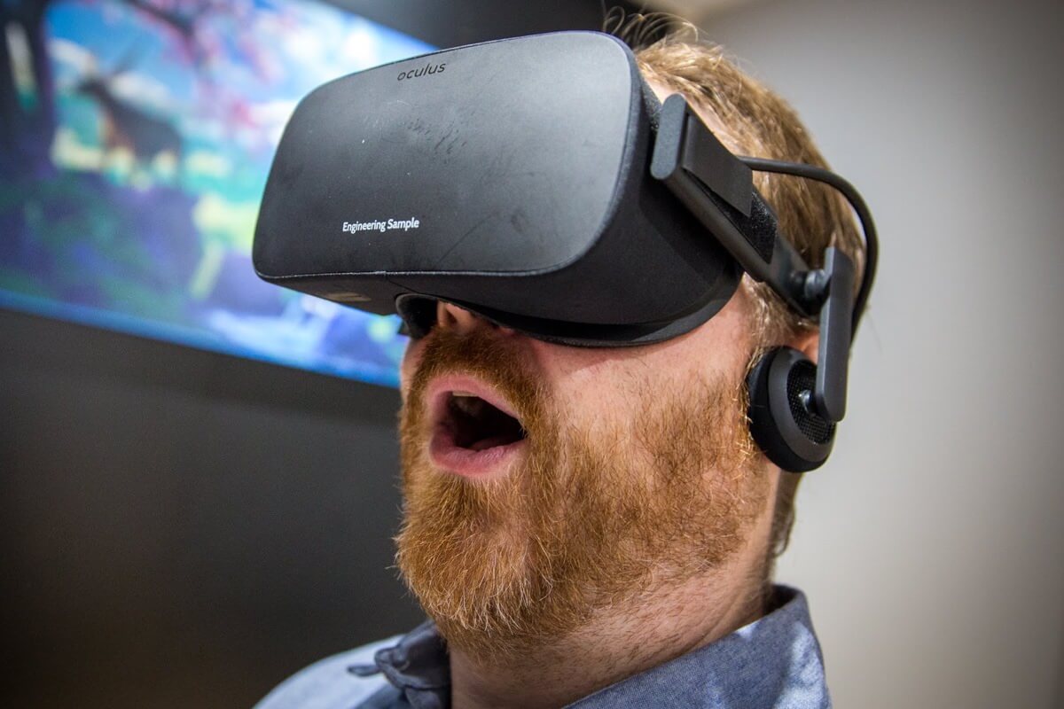В 2018 году Facebook выпустит недорогие очки виртуальной реальности