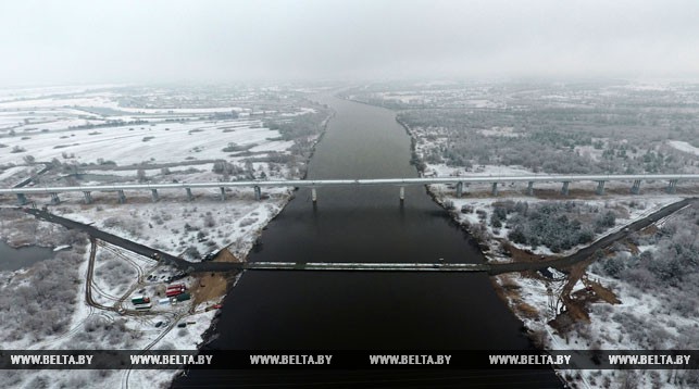 Движение по понтонному мосту через Припять приостановлено из-за мороза