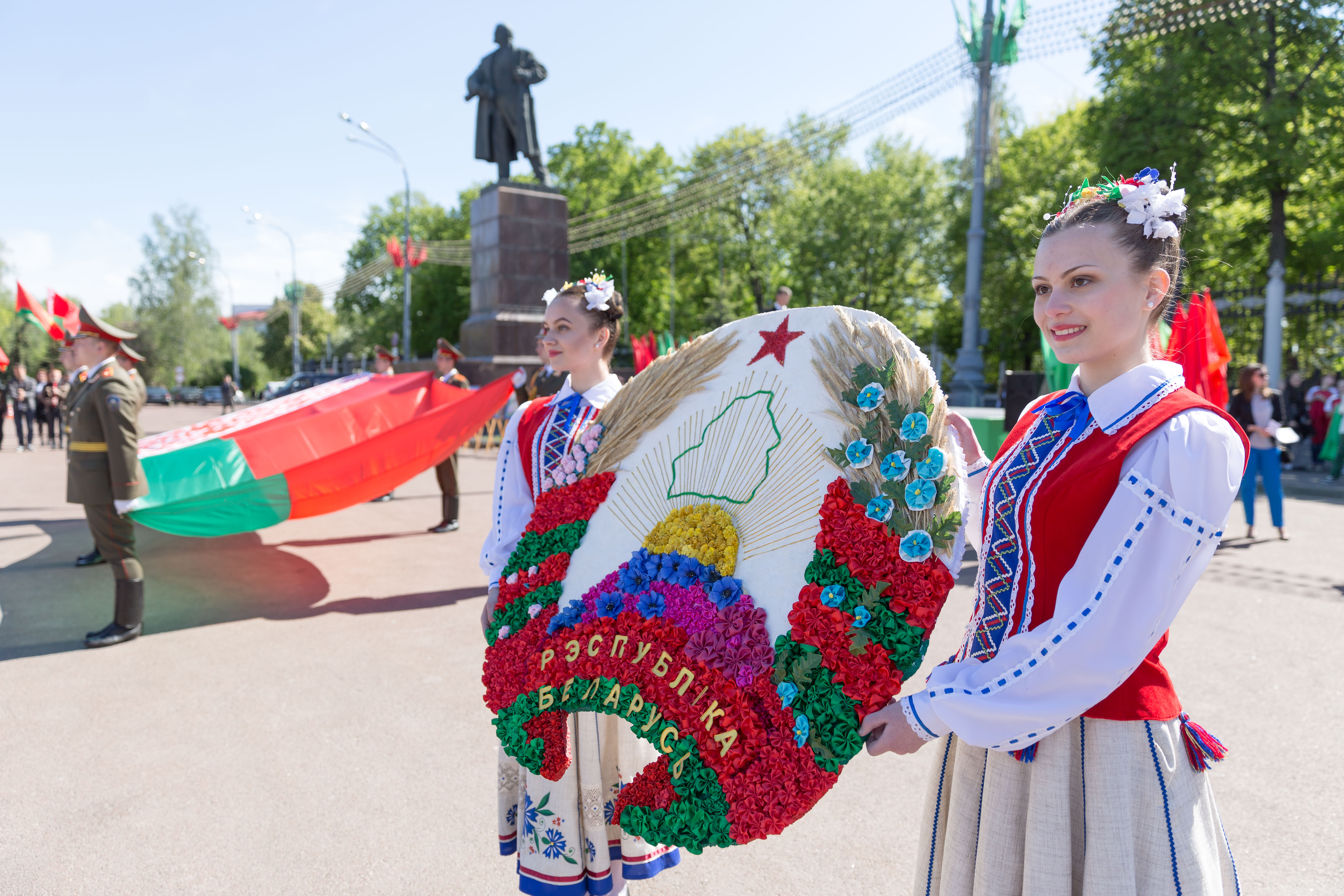 В Гомеле отпраздновали  День Государственного герба и Государственного флага