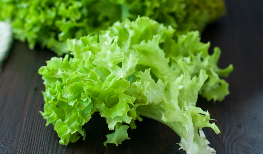 Почти 200 человек отравились салатом в США