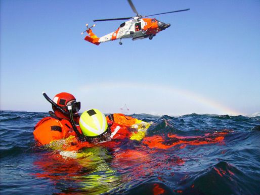 На озере на «Шведской горке» горе-пловцу понадобилась помощь спасателей