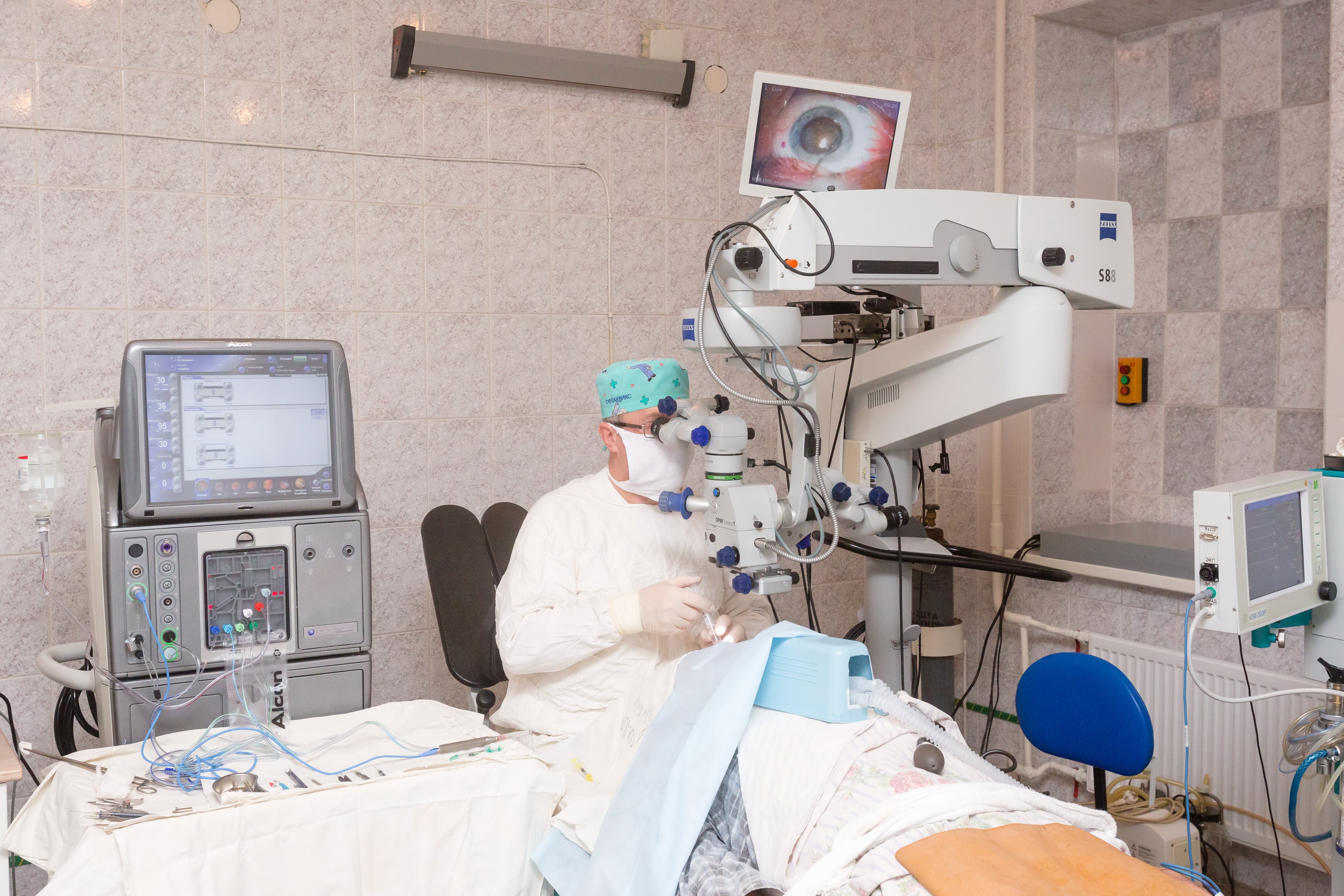 Гомельские офтальмологи оперируют катаракту даже у 100-летних пациентов