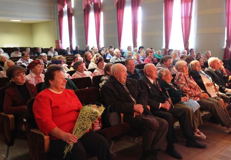 В Хойниках прошел концерт в честь Дня пожилых людей