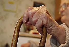 Сострадание заковало 82-летнюю бабушку в гипс