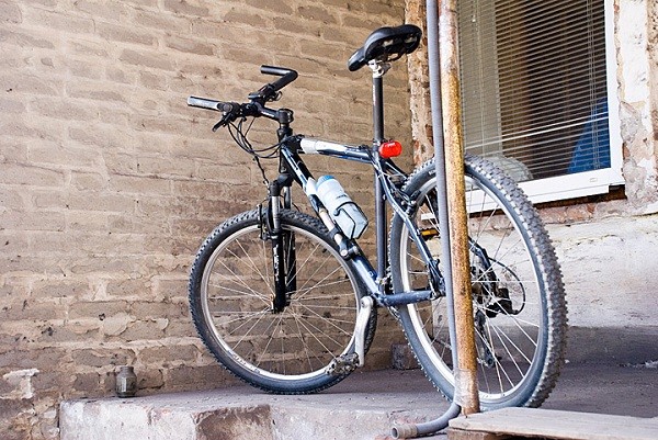 Два пьяных жителя Мозыря и Ельского района угнали велосипед в Наровле, но забыли, где его оставили