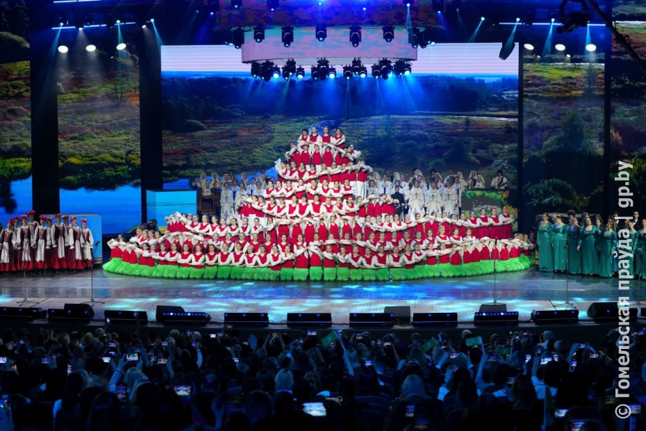 Более двух тысяч зрителей собрал гала-концерт Гомельской области во Дворце Республики