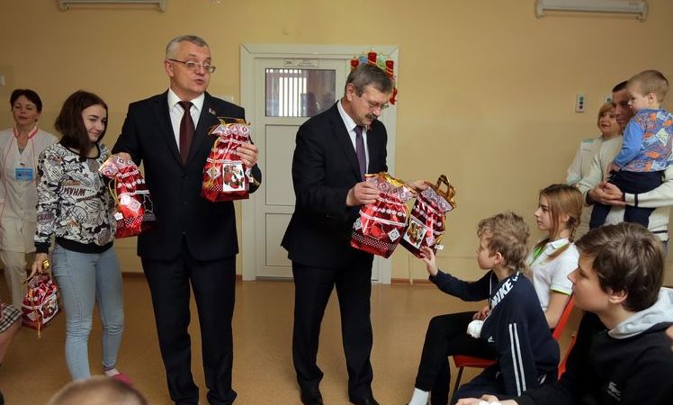 Пациенты областной детской клинической больницы получили сладкие подарки от Президента Беларуси