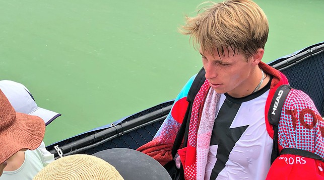 Илья Ивашко вышел в 1/8 финала теннисного турнира в Торонто