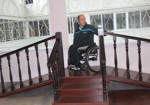 29-летний инвалид-спинальник Александр Тимофеев мотивирует других побеждать