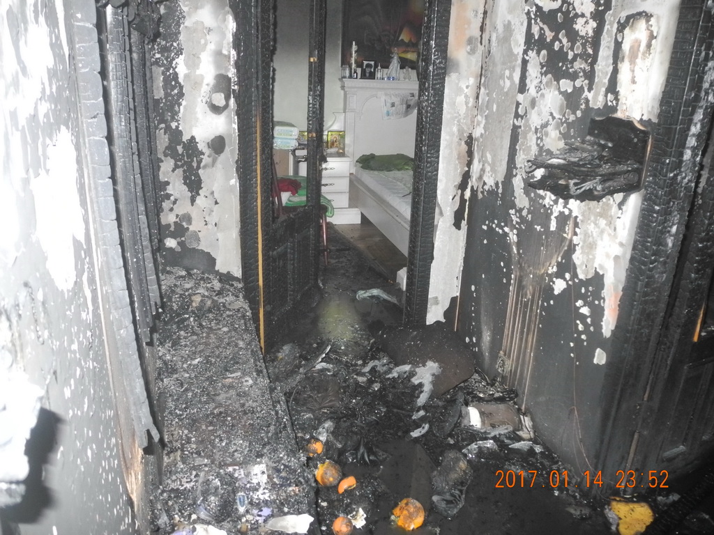 В Гомеле из-за свечи загорелась квартира: эвакуированы шесть взрослых и трое детей