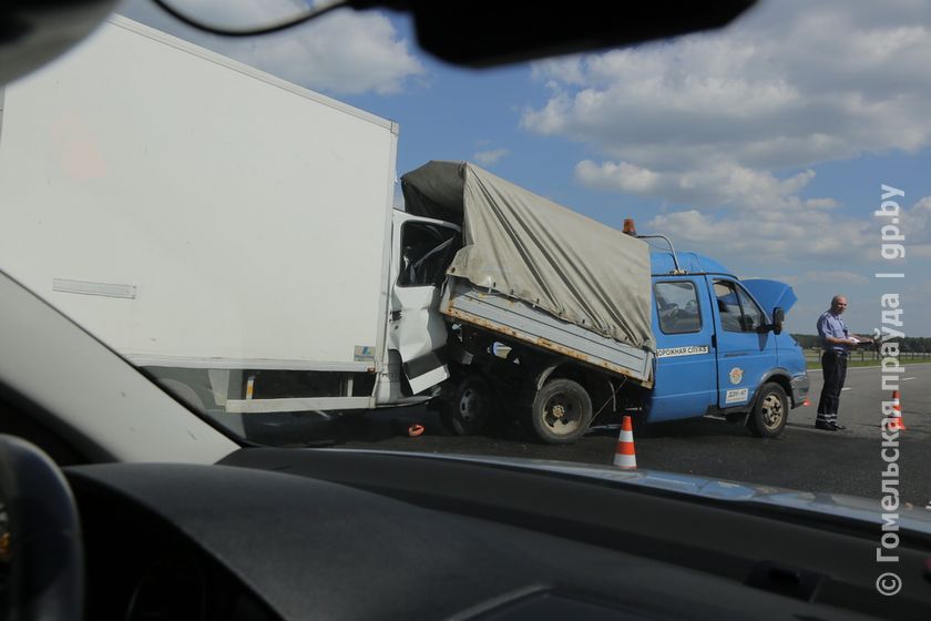В Жлобинском районе на трассе М5 столкнулись две грузо-пассажирские «Газели»