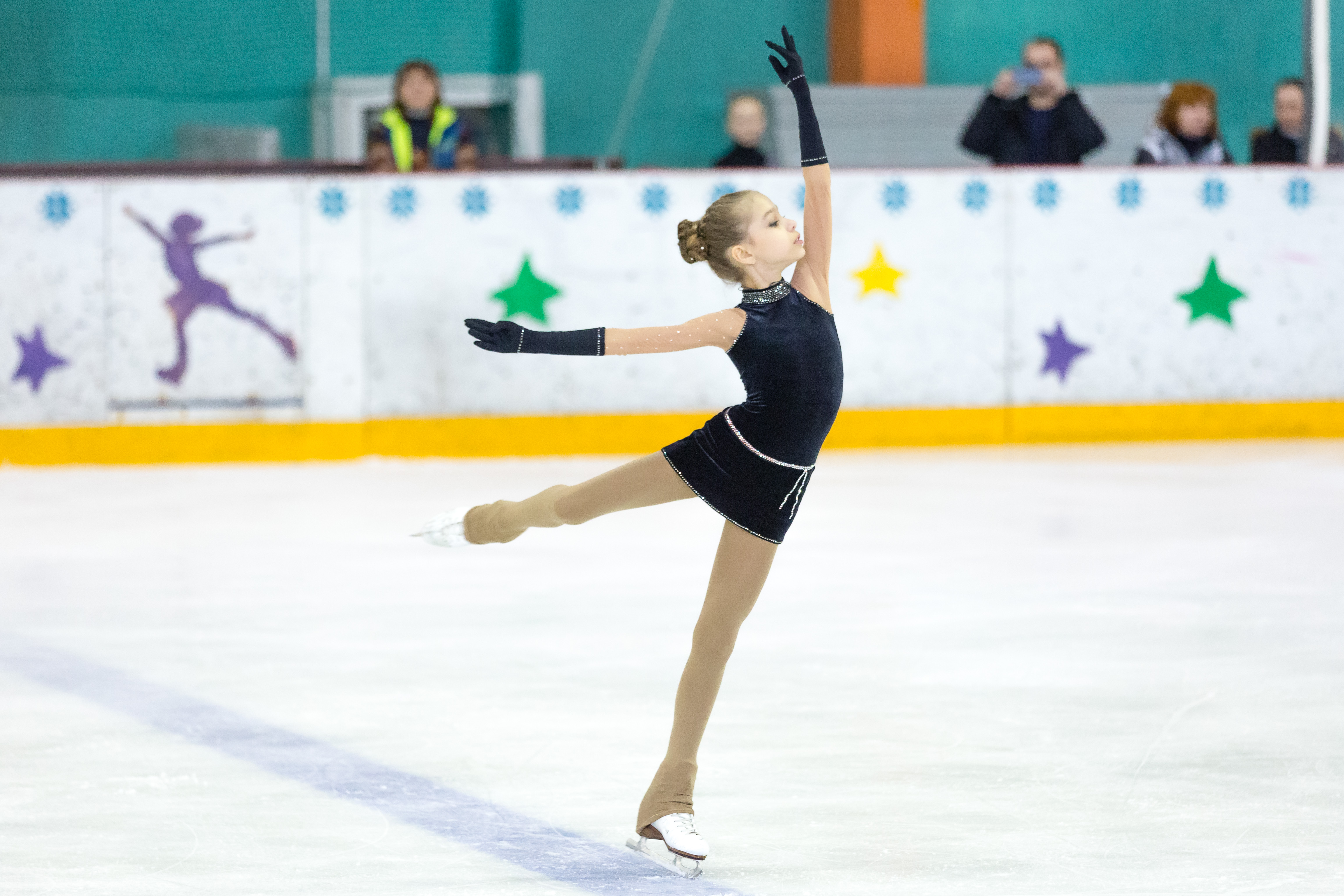 В Гомельском Ледовом дворце проходят республиканские соревнования по фигурному катанию на коньках «Звездочка»