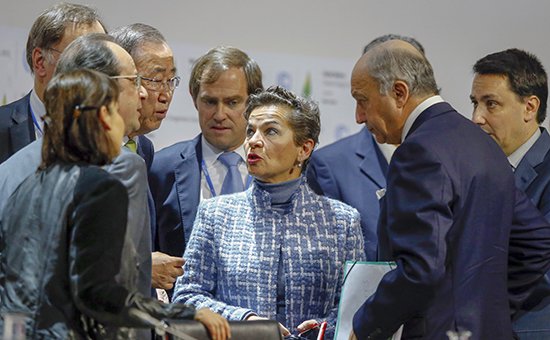 Участники саммита в Париже подписали историческое соглашение по климату 