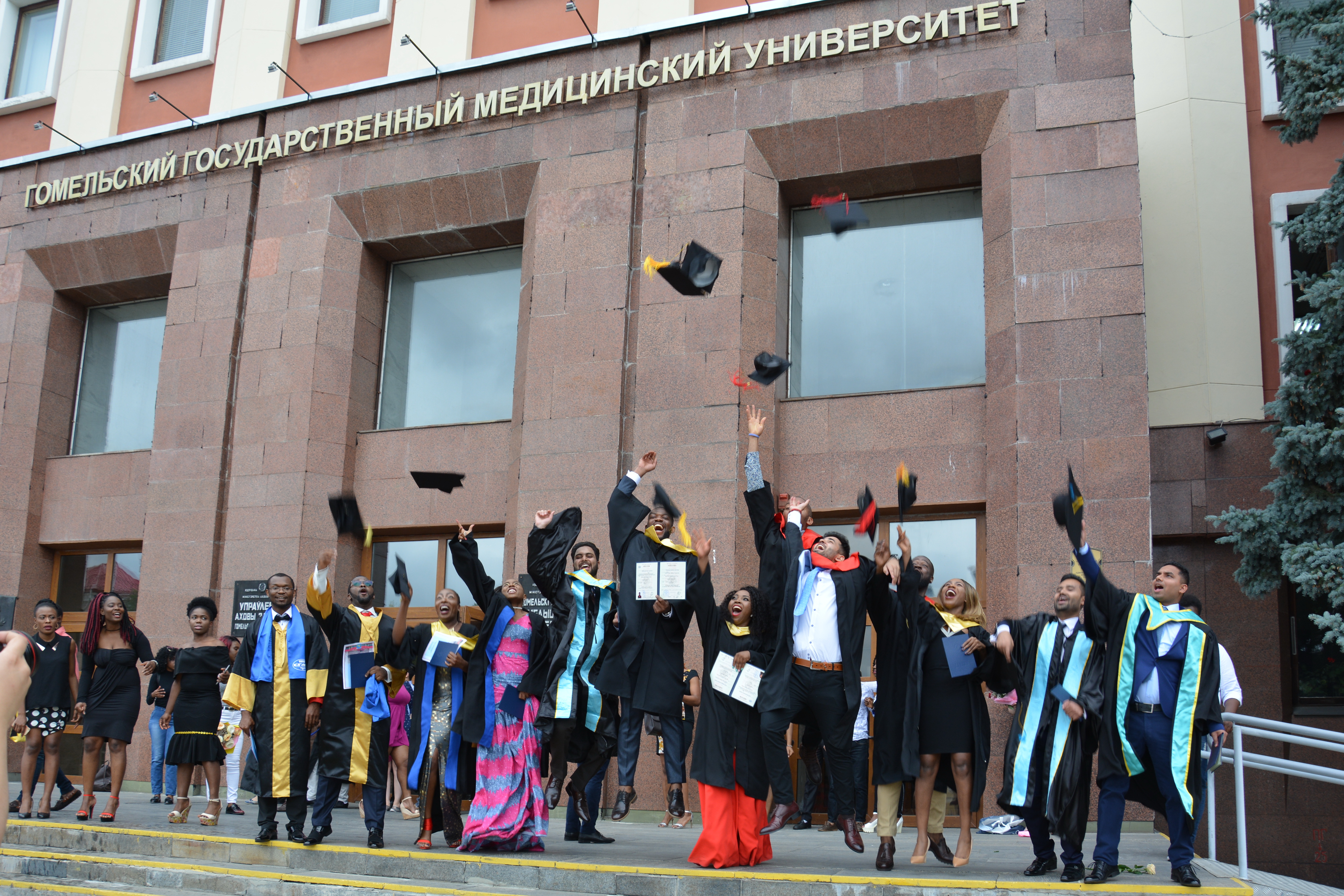 Более 60 иностранных студентов стали выпускниками Гомельского медуниверситета 