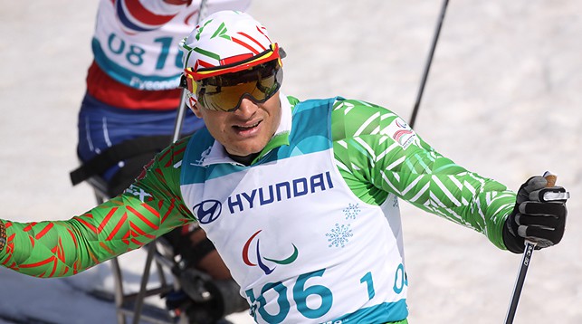 Белорус Дмитрий Лобан стал серебряным призером Паралимпийских игр в Пхенчхане в лыжном спринте