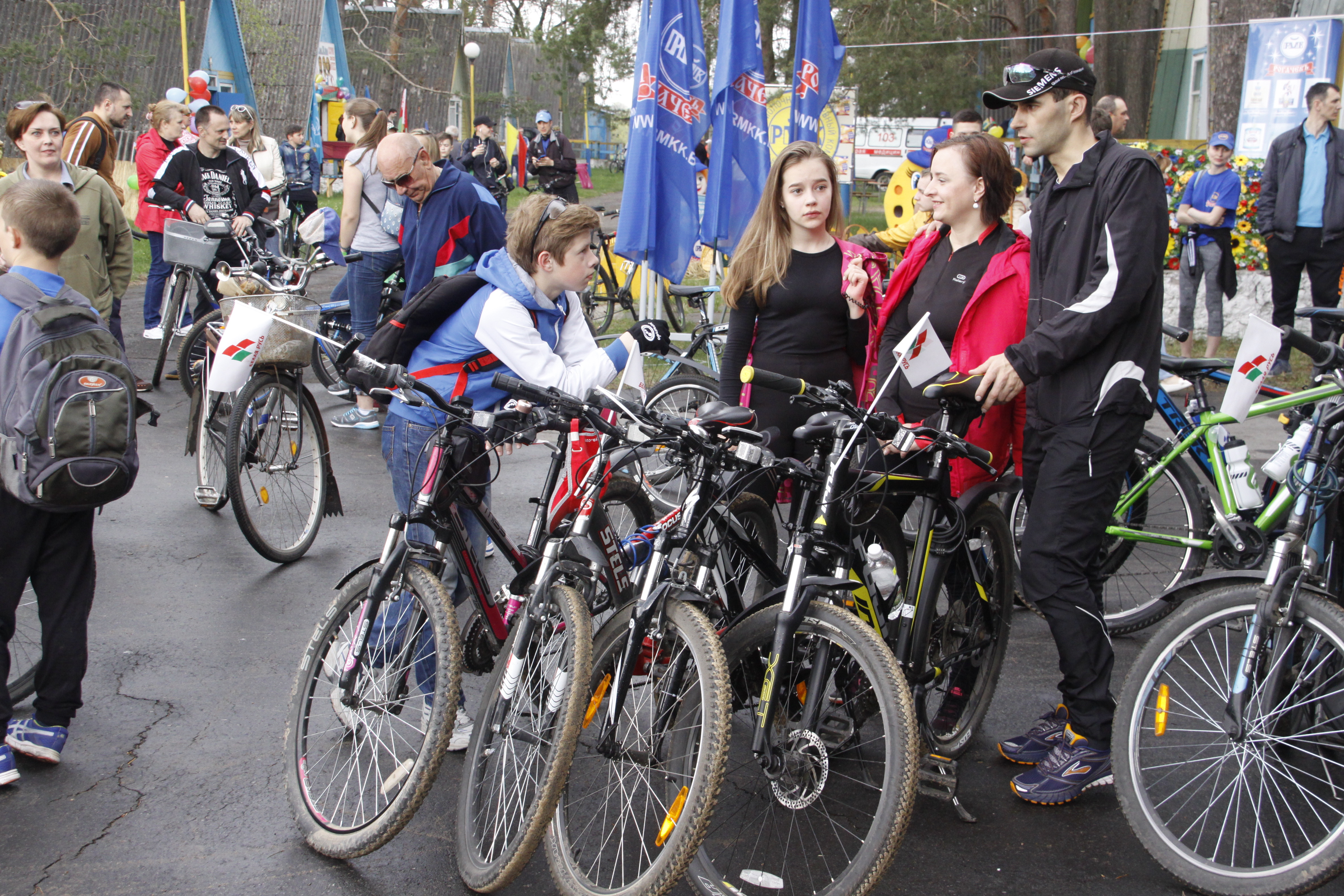 Более 200 человек приняли участие в велопробеге, который открыл районный праздник «Рогачевская маевка»