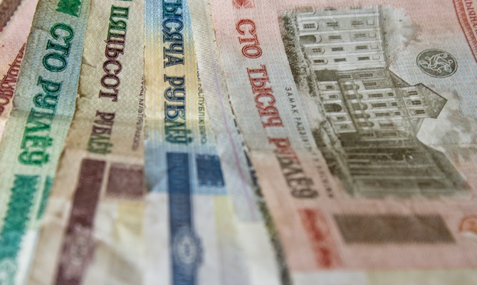 В Беларуси минимальная заработная плата с 1 января 2016 года будет не ниже 2,5 миллионов рублей