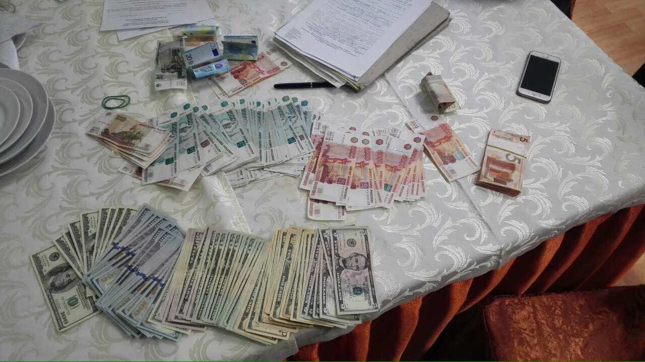 Калинковичскому валютчику грозит штраф и конфискация более 9 тысяч долларов