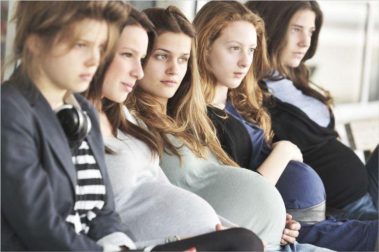 В преддверии Дня матери врачи рассказали, куда обратиться по вопросу подростковой беременности