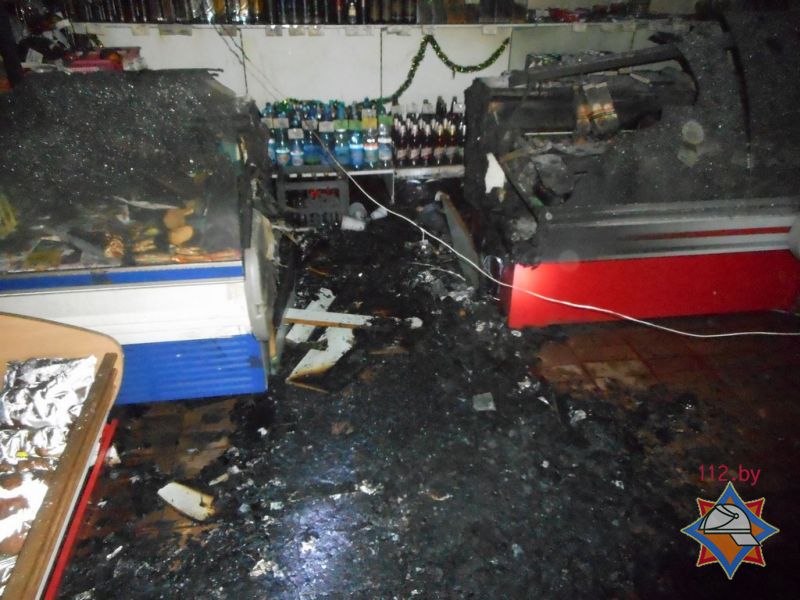 В сельском магазине Жлобинского района загорелся холодильник 