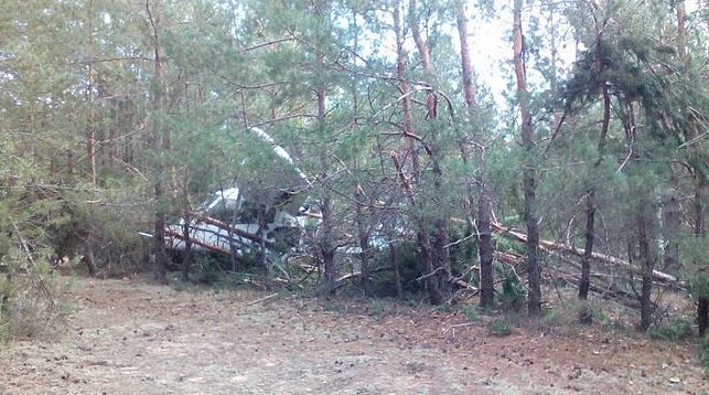 Сверхлегкий самолет совершил вынужденную посадку в лесу в Мозырском районе