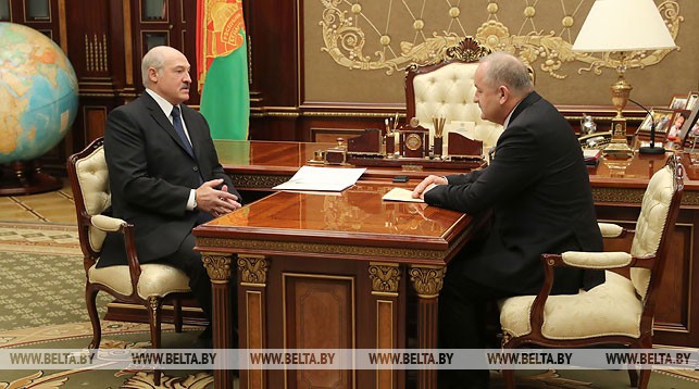 Лукашенко отмечает заслугу Нацбанка по обеспечению финансовой стабильности в Беларуси