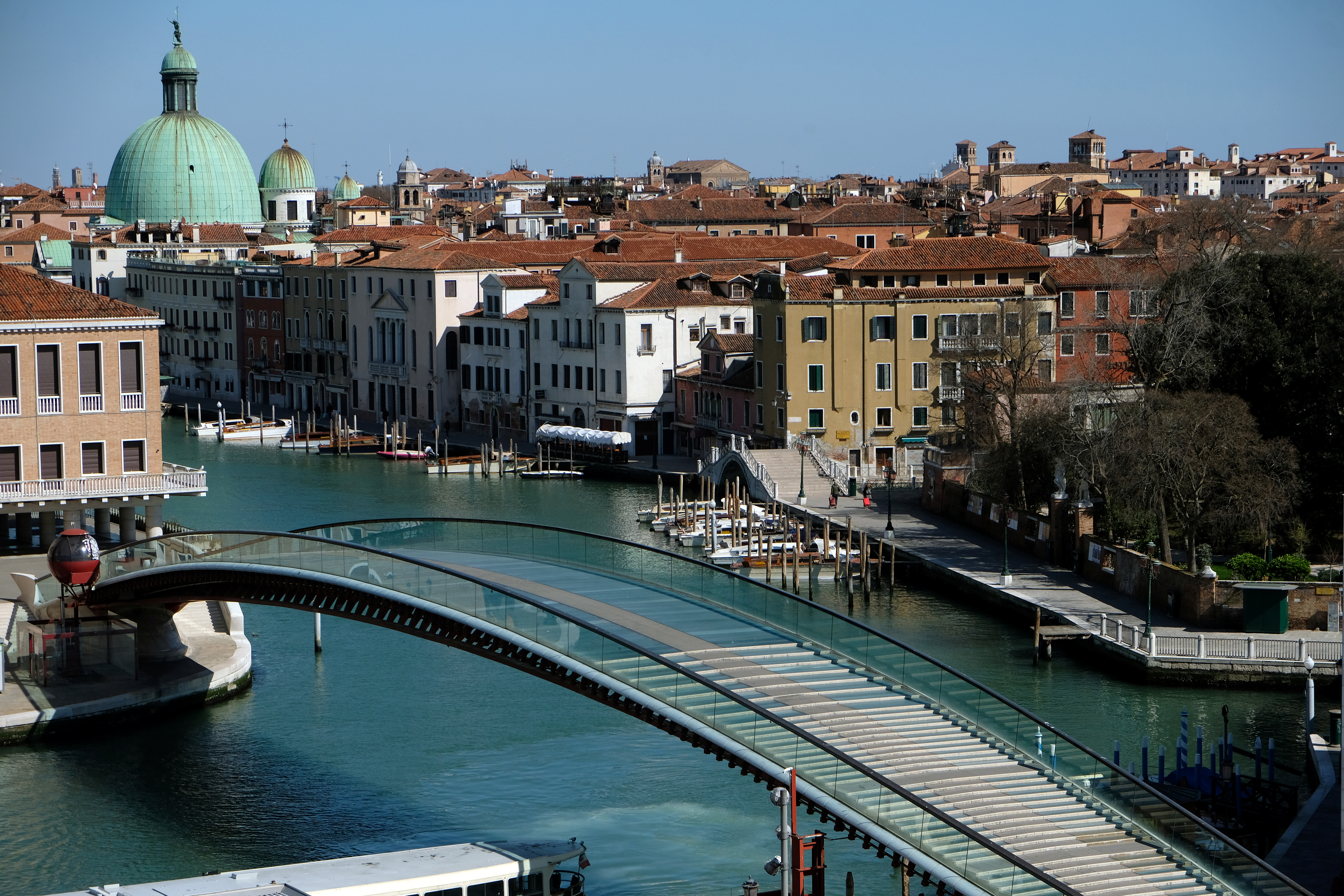 Город на реке в италии. Венеция столица Италии. Италия каналы Венеции. Город на воде в Италии Венеция. Ломбардия и Венеция.