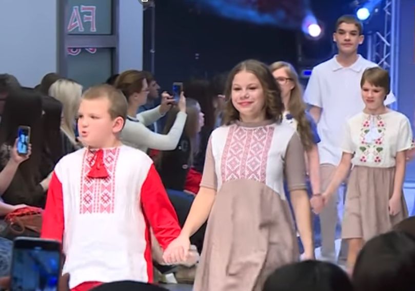 Ребята из детских домов прошли по подиуму в нарядах белорусских кутюрье