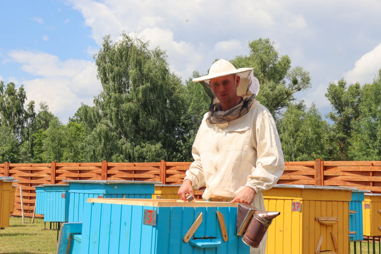 В Полесском радиационно-экологическом заповеднике открылась девятая пчелопасека 