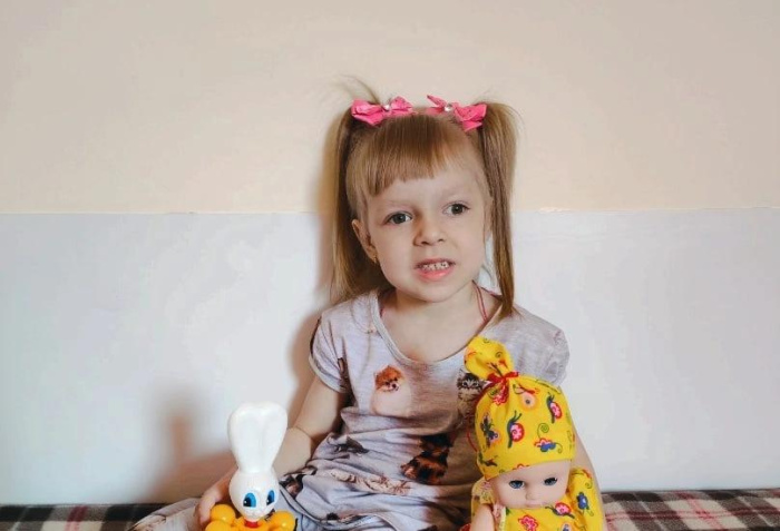 Четырехлетней Юлианне из города Дубровно Витебской области необходимо пройти два курса реабилитации, чтобы научиться вставать на ножки и ходить самостоятельно