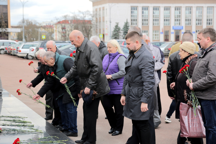 В Гомеле возложили цветы к памятнику Владимиру Ленину