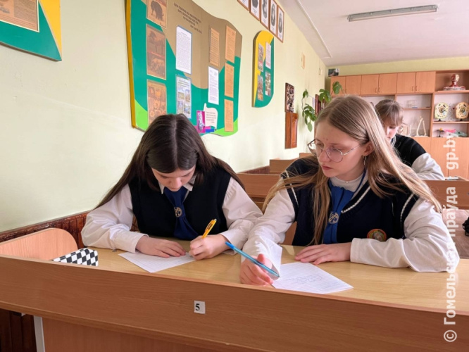 Калинковичские школьники написали диктант с продолжением