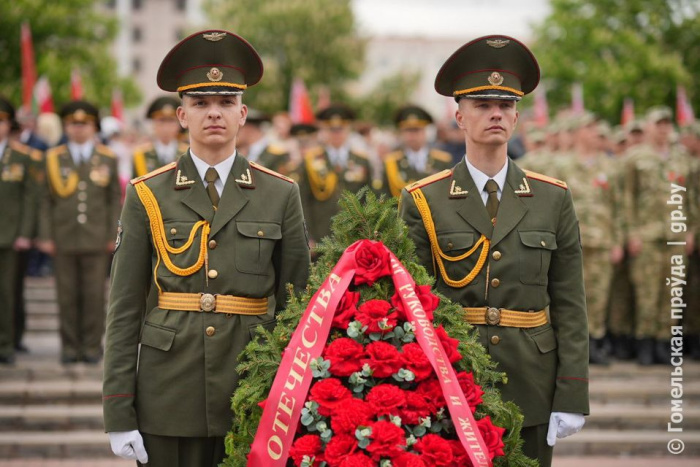 Этот день вернул мир на истерзанную белорусскую землю… В Гомеле на Аллее Славы прошли мероприятия, приуроченные ко Дню Победы