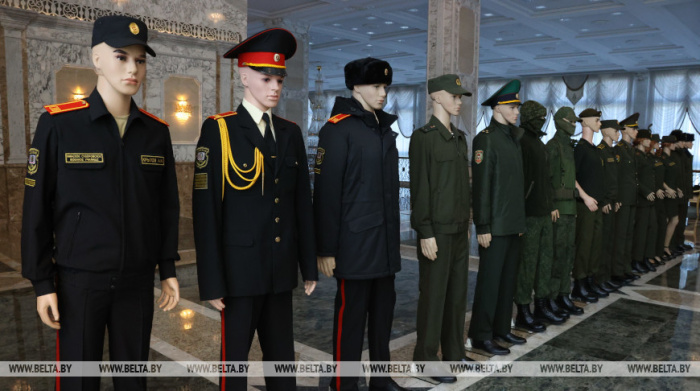 Лукашенко представили новые образцы военной формы
