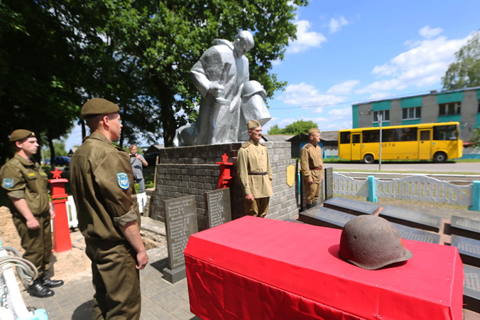 В Калинковичском районе перезахоронили останки красноармейцев, погибших в годы ВОВ при освобождении края