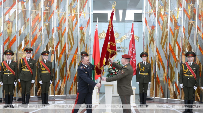 Кубраков вручил боевое знамя отряду специального назначения 