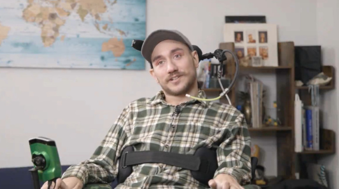 Первый человек с мозговым имплантом Neuralink рассказал о своем опыте