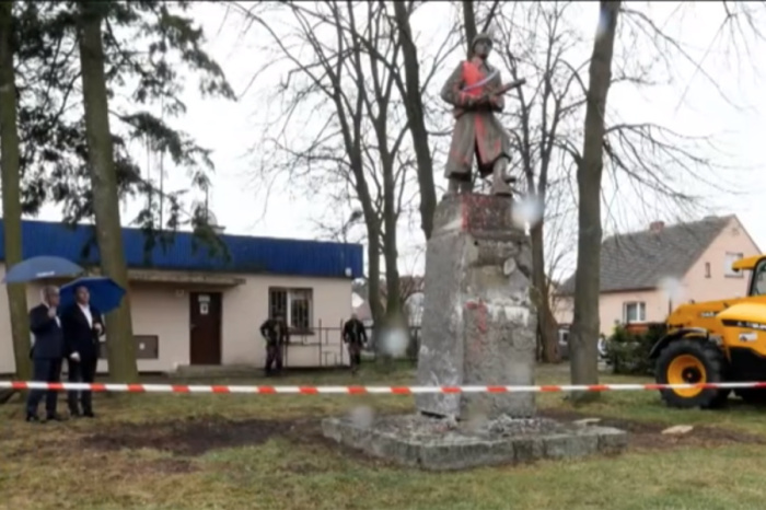 В Польше снесли очередной памятник советским воинам