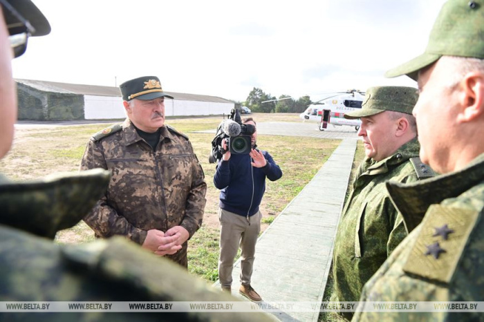 Лукашенко: у Беларуси всегда есть возможность нанести неприемлемый ущерб противнику