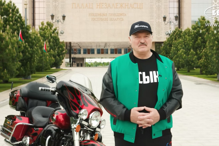 "Делайте все вовремя!" Лукашенко записал очень личное видеообращение к выпускникам школ