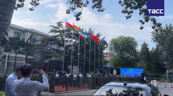 Флаг Беларуси поднят перед зданием Секретариата ШОС в Пекине