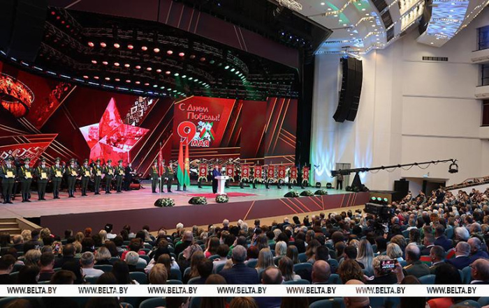 Лукашенко: для белорусов правда и память о войне сильнее времени