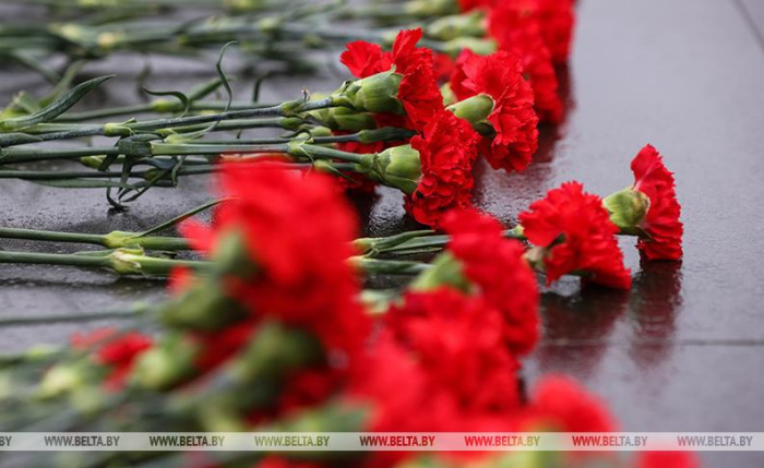 На посла России в Польше напали при возложении цветов на кладбище советских солдат