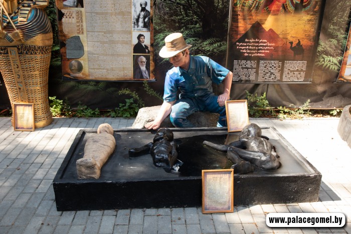 В Гомельском парке проходит выставка реплик археологических находок времен Древнего Египта
