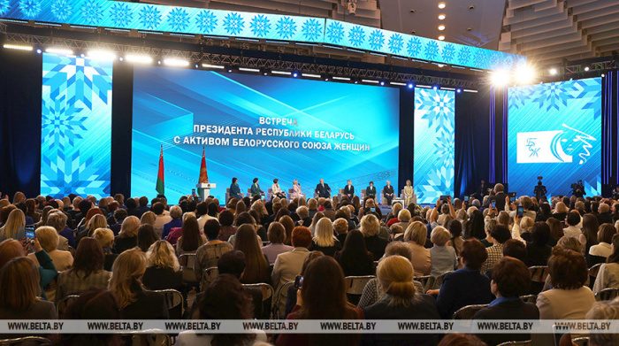 Лукашенко: женщины - наше самое эффективное дипломатическое оружие