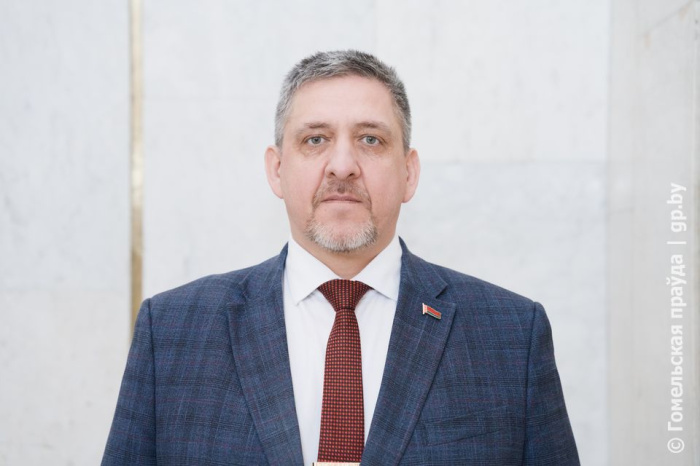 Сенатор, генеральный директор ОАО «Гомсельмаш» Александр Новиков прокомментировал изменения в  законодательстве о предпринимательской деятельности