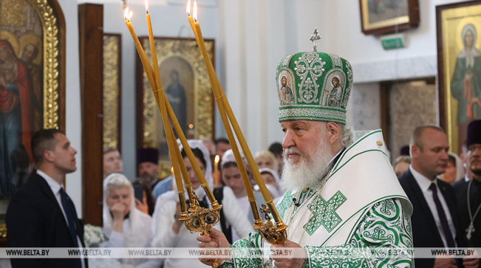 Патриарх Кирилл проводит богослужение в кафедральном соборе Минска