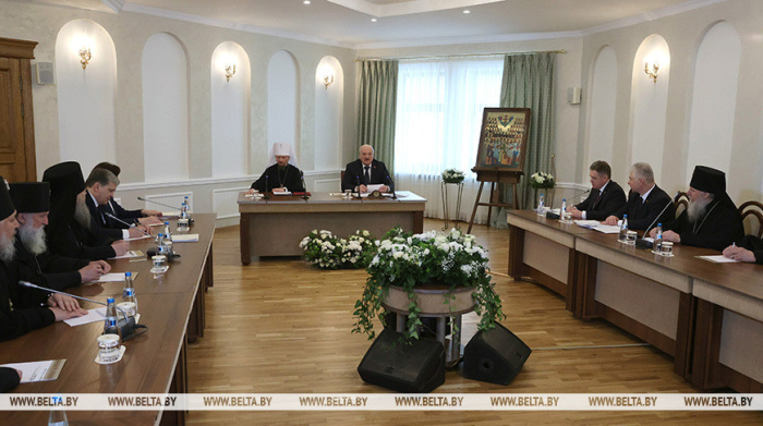 Президент Беларуси: в обществе выражен запрос на живое действенное слово пастыря